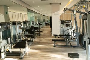 Fitness centrum a/nebo fitness zařízení v ubytování QUARTZ HOTEL & SPA