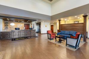 The lobby or reception area at MainStay Suites Near Denver Downtown