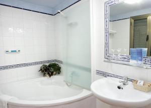 Kúpeľňa v ubytovaní Hotel Rural Ocell Francolí + 26 fotografií