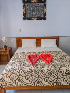 Postel nebo postele na pokoji v ubytování Serangan Inn Mimba