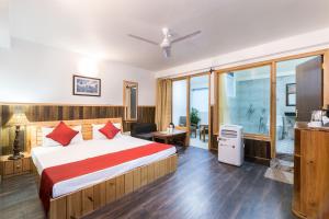 Hotel Kullu Valley客房内的一张或多张床位