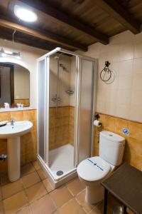 A bathroom at Hostal Rural La Fonda Del Rocio