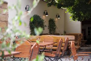 a patio with a table and chairs and lights at Brauerei_Gasthof Pfister in Eggolsheim