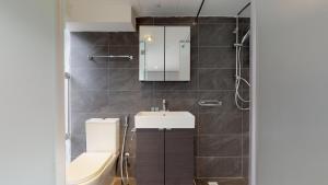 Phòng tắm tại International Service Apartments at Raeburn Park