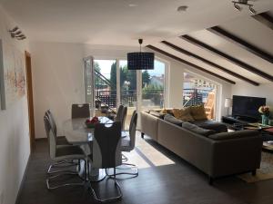 Una televisión o centro de entretenimiento en penthouse exceptional sea view