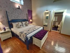 Postel nebo postele na pokoji v ubytování Hotel Pine Retreat Mallroad