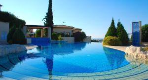 Gallery image of 2 bedroom Apartment Anatoli with communal pool, Aphrodite Hills Resort in Kouklia