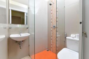 Bagno di The Xotic Jimbaran Bali