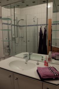 Ein Badezimmer in der Unterkunft Haus Lucie