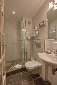 ティムホテル ツアー モンパルナスにあるバスルーム
