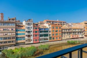 Nespecifikovaný výhled na destinaci Girona nebo výhled na město při pohledu z apartmánu