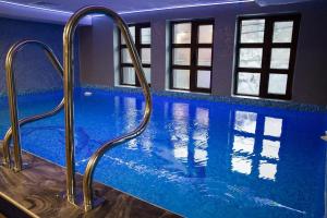 Bazén v ubytování Family hotel Makedonska Kruchma nebo v jeho okolí