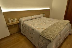Posteľ alebo postele v izbe v ubytovaní Apartament Gredera