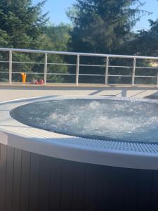 A piscina localizada em Family hotel Makedonska Kruchma ou nos arredores