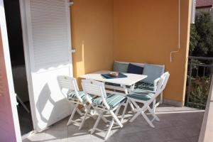 Rõdu või terrass majutusasutuses Apartments JTV Simuni