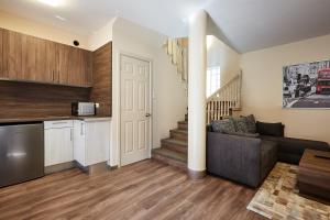 A kitchen or kitchenette at Óvár Apartman