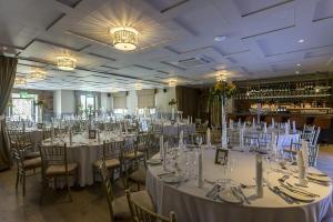 Εστιατόριο ή άλλο μέρος για φαγητό στο The Village Hotel, Bar and Restaurant