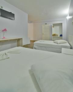 Ένα ή περισσότερα κρεβάτια σε δωμάτιο στο Iguassu Flats Hotel