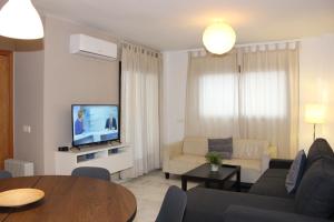 Televízia a/alebo spoločenská miestnosť v ubytovaní Apartamento con Terraza a 5 min playa