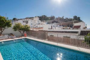 a swimming pool on the side of a building at Apartment Vista de Pájaro in Mijas