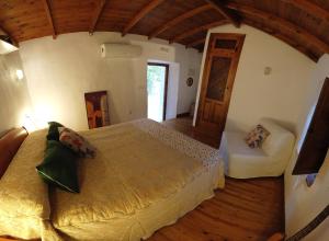 A bed or beds in a room at Molino de Simón