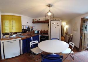 A kitchen or kitchenette at Molino de Simón