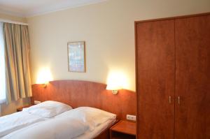 Postel nebo postele na pokoji v ubytování Hotel Wikinger Hof