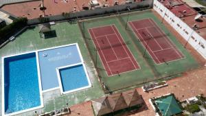 Tenis lub squash w obiekcie GEMELOS 2 BIG VIEWS lub w pobliżu