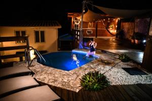 Πισίνα στο ή κοντά στο Serenity Rincon Guesthouse