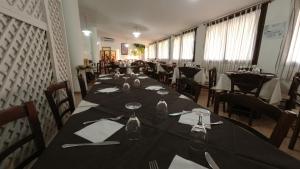 Reštaurácia alebo iné gastronomické zariadenie v ubytovaní Cala Petrosa Resort