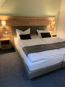 Postel nebo postele na pokoji v ubytování City-Hotel-Wolgast