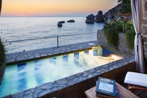 a swimming pool with the ocean in the background at Capo la Gala Hotel&Wellness in Vico Equense