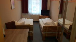En eller flere senge i et værelse på Hotel & Pension Plagwitzer Hof
