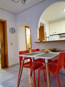 Una cocina o zona de cocina en Apartment Doris - La Mata