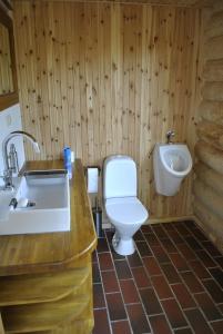 Ένα μπάνιο στο Vilks un Briedis Holiday Home & Wellness Area