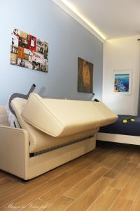 Ένα ή περισσότερα κρεβάτια σε δωμάτιο στο SEAFRONT APARTMENT SALERNO