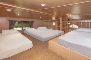 three beds in a room on a boat at Sun Outdoors Lake Rudolph in Santa Claus +31 photos