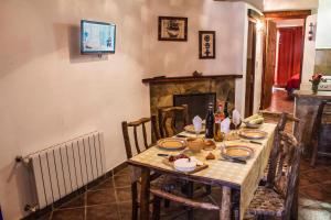 a table with plates and bottles of wine on it at Cabañas Tilcara Mia in Tilcara