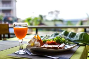 Comida en o cerca de este resort