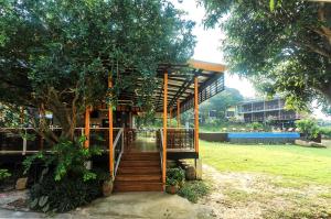 Jardín al aire libre en Phi Phi Chang Grand Resort