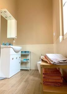 a bathroom with a sink and a toilet at Carpe diem in Cremona