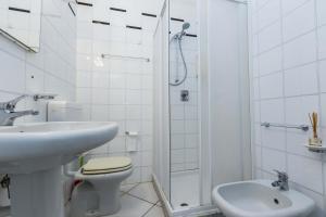 A bathroom at Monolocale il Porto n. 4