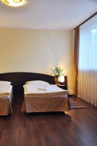 Postel nebo postele na pokoji v ubytování Hotel Pojezierze + 37 fotografií