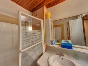 Ένα μπάνιο στο Appartement 8 Pers Centre Station Carroz (ARA32)