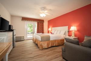 Gallery image of Island Sun Inn & Suites - Venice, Florida Historic Downtown & Beach Getaway in Venice