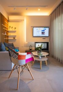 Televízia a/alebo spoločenská miestnosť v ubytovaní LENICO Seafront Villa