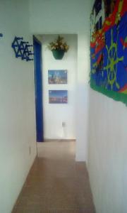 an empty hallway with a plant on the wall at Apartamento Da Praça in Arraial do Cabo