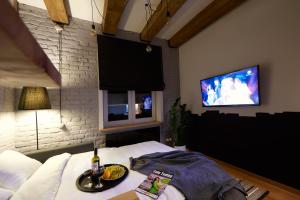 Televízia a/alebo spoločenská miestnosť v ubytovaní Be Happy Apartment