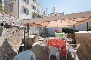 Patio nebo venkovní prostory v ubytování Apartments Mirakul