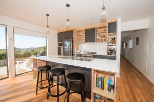 A kitchen or kitchenette at Beach House XIV